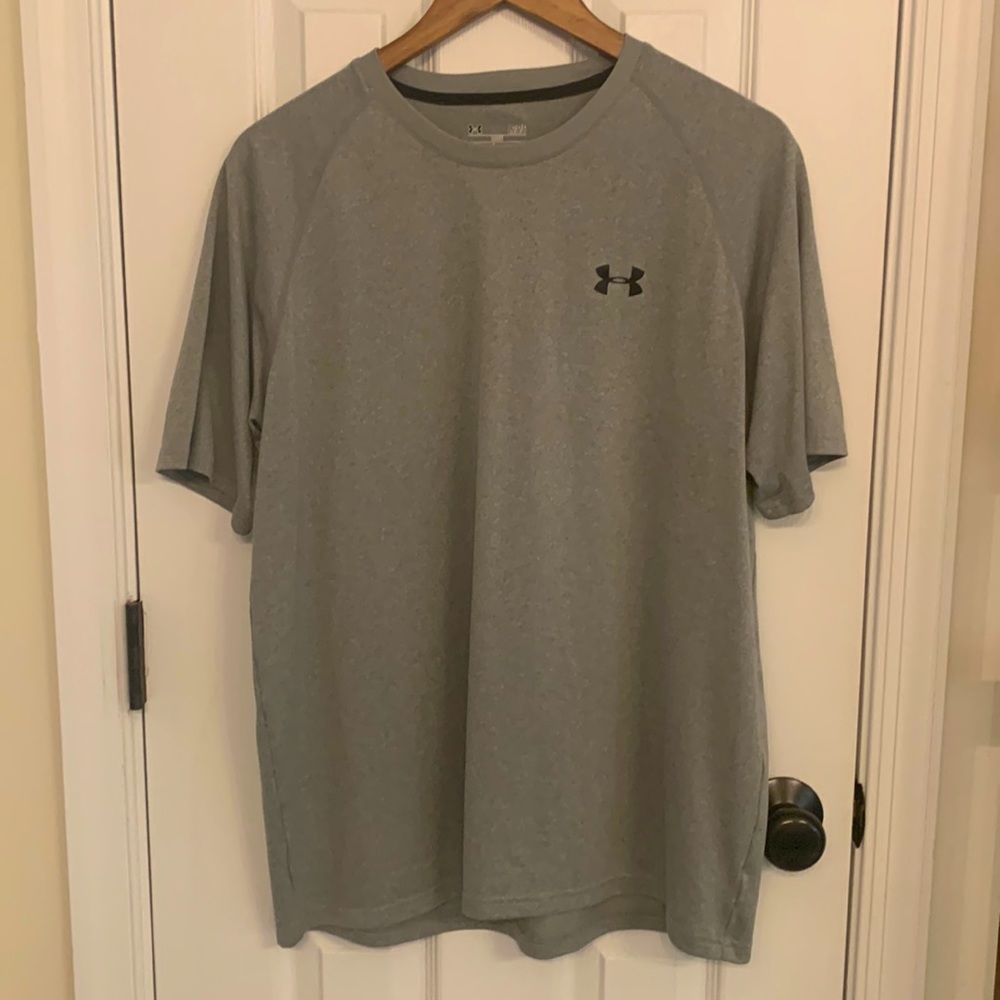Under Armour loose heat gear t shirt. Large